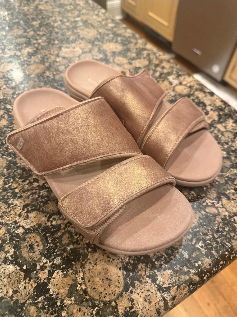 REVITALIGN metallic orthotic slide it’s very good condition size 9